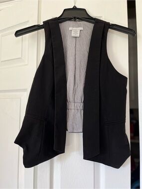 Charlotte Russe Black Sleeveless Open-Front Vest